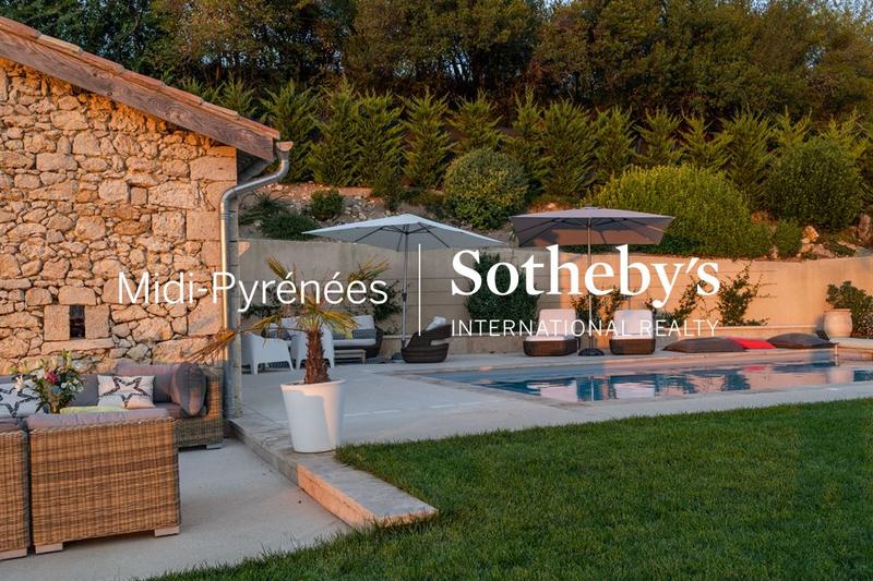 Maison - 420 m² - 9 pièces