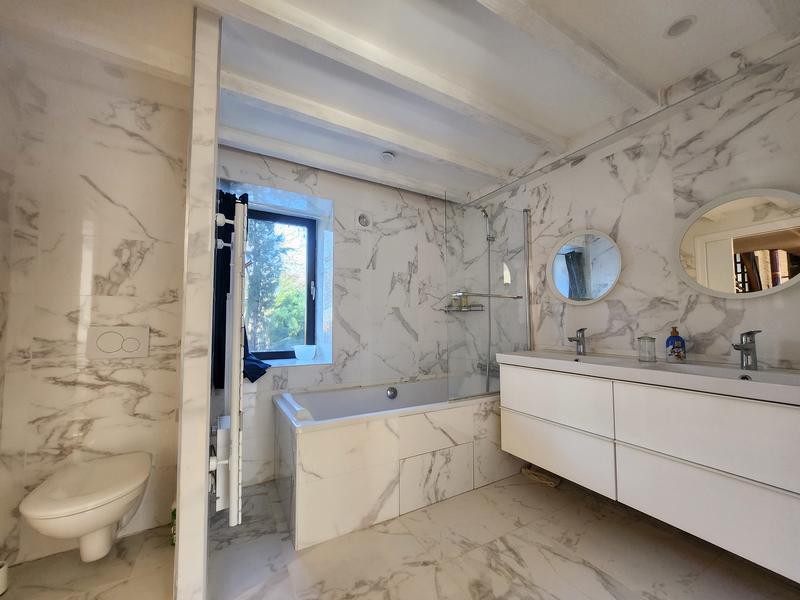 Propriété - 248 m² - 11 pièces