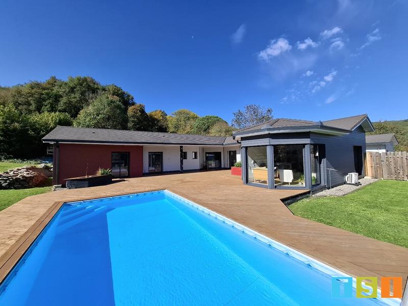 Maison - 228 m² - 6 pièces