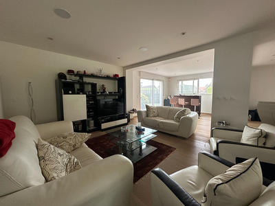 Maison - 242 m² - 8 pièces