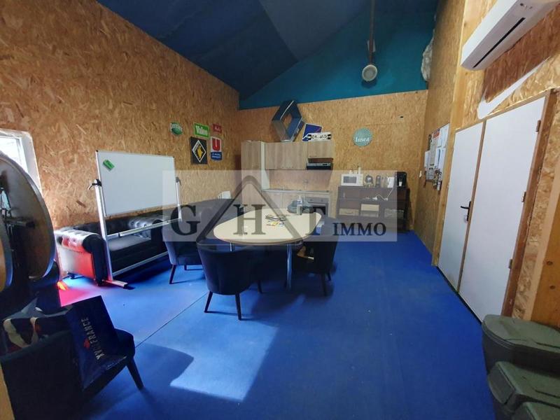 Entrepôt - 1 371 m²