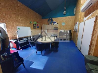 Entrepôt - 1 371 m²