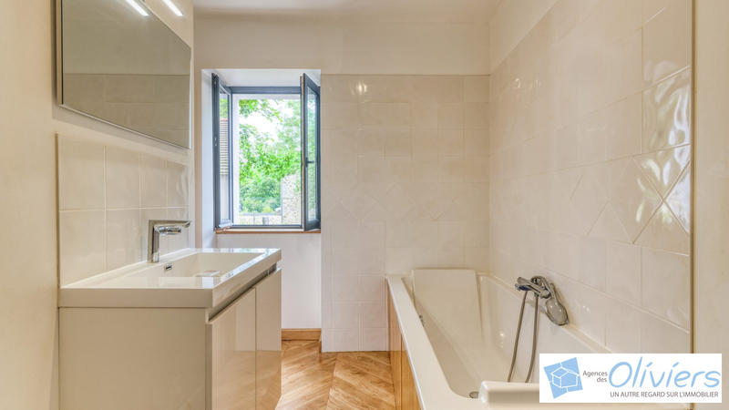 Maison - 229 m² - 9 pièces