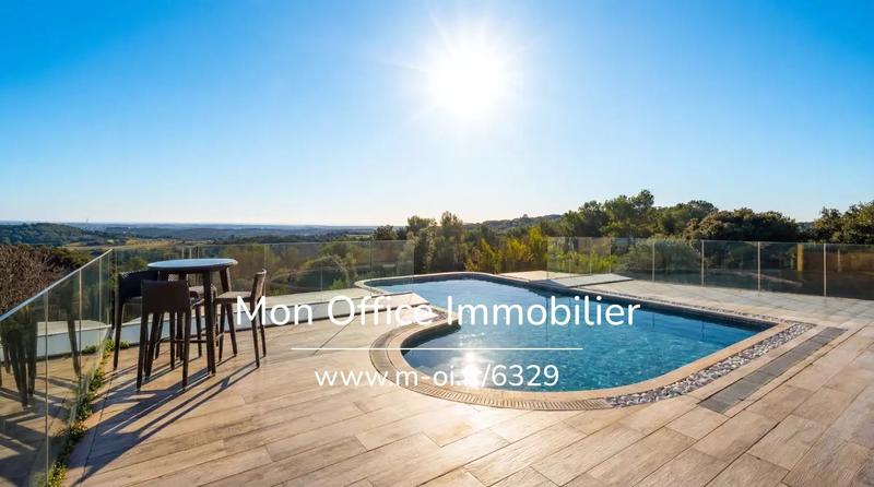 Propriété - 980 m² - 10 pièces