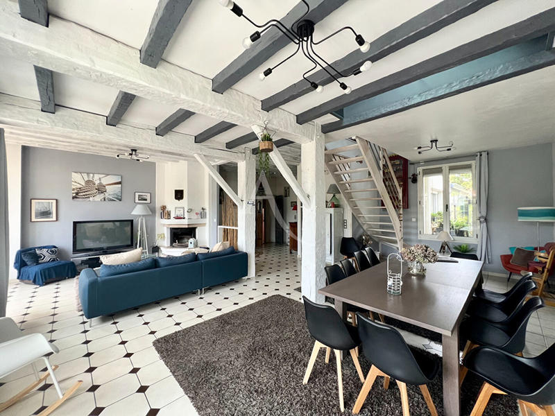 Maison - 232 m² - 9 pièces