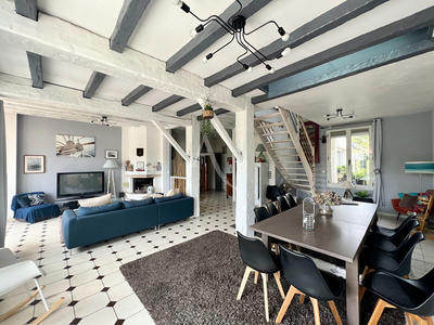 Maison - 232 m² - 9 pièces