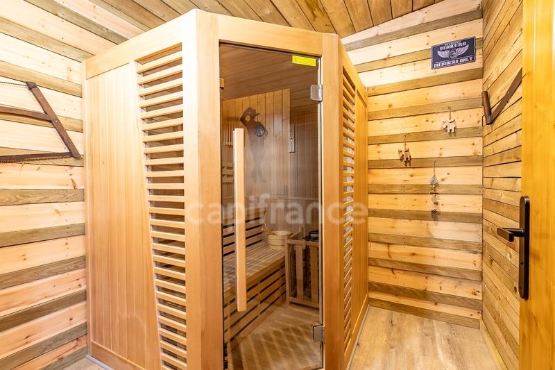 Propriété - 4 000 m² - 30 pièces