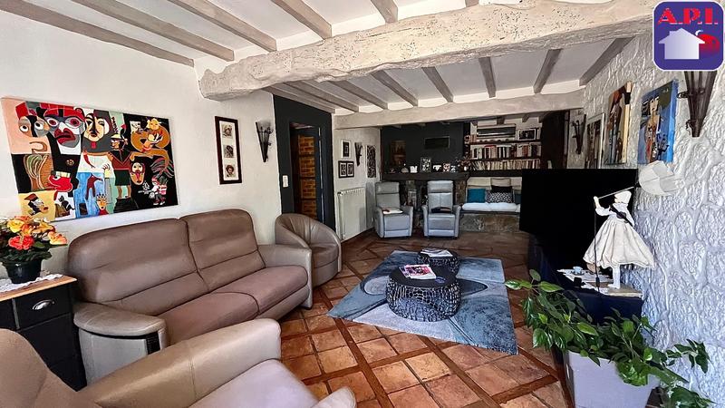 Maison - 220 m² - 5 pièces