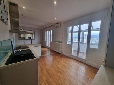 Appartement - 80 m² - 3 pièces