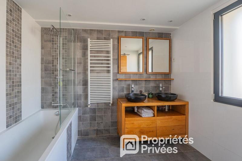 Maison - 187 m² - 8 pièces