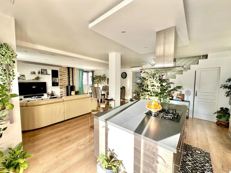 Maison - 140 m² - 5 pièces