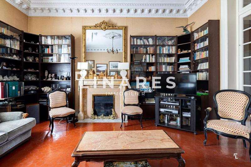 Appartement - 211 m² - 6 pièces