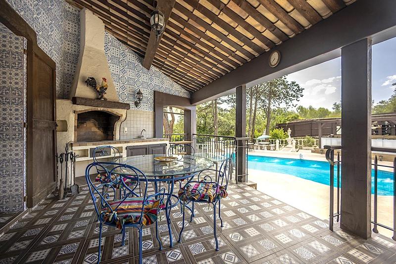 Villa - 371 m² - 8 pièces