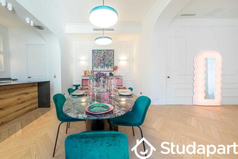 Appartement - 160 m² - 5 pièces