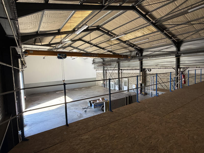 Local artisanal - 930 m² - 2 pièces