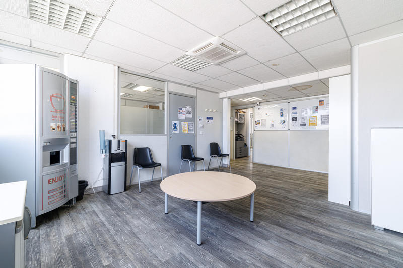 Local commercial - 225 m² - 8 pièces