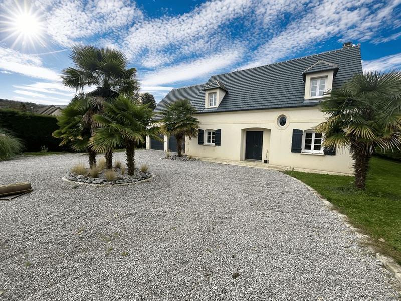 Maison traditionnelle - 174 m² - 7 pièces