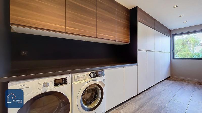 Maison - 219 m² - 7 pièces