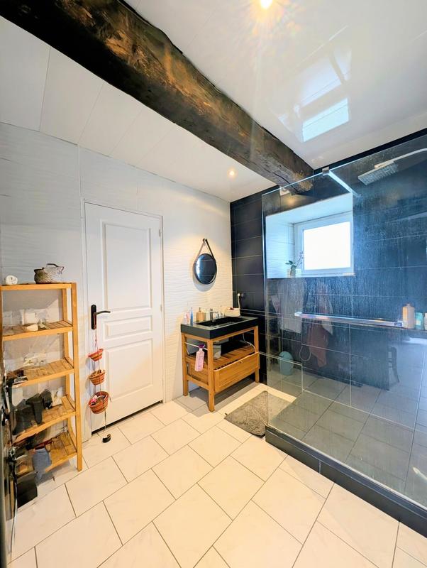 Maison - 213 m² - 7 pièces