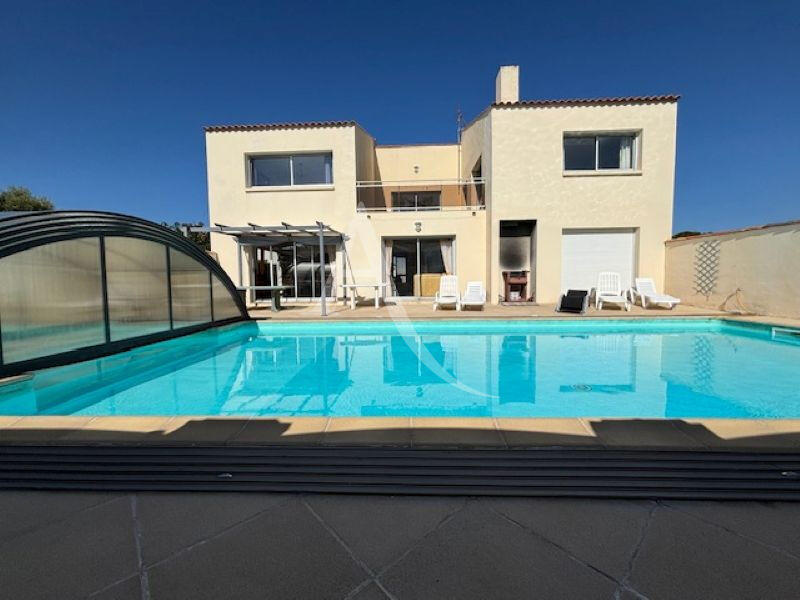 Maison - 204 m² - 9 pièces