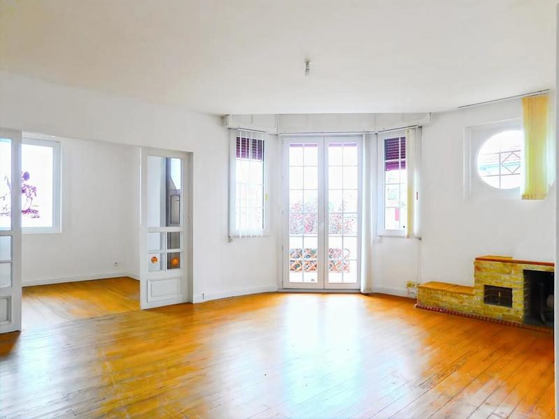 Maison - 210 m² - 8 pièces