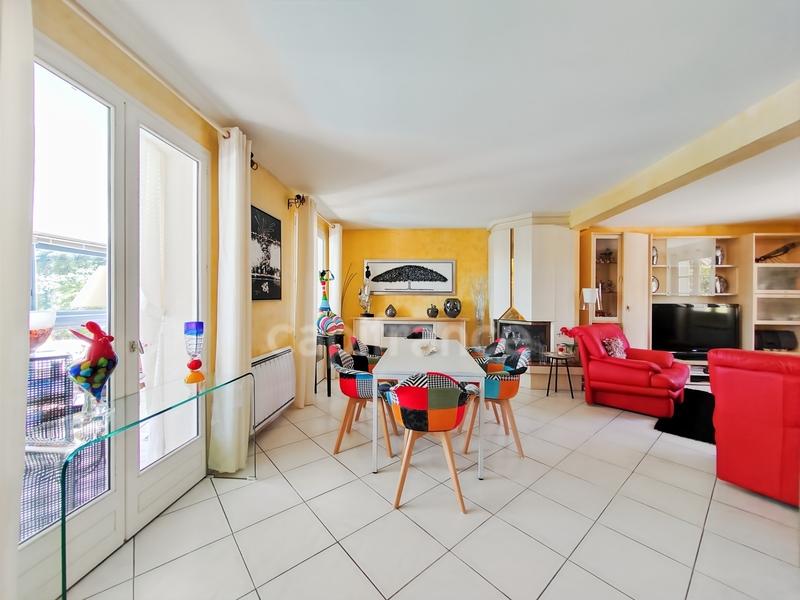 Maison - 250 m² - 8 pièces