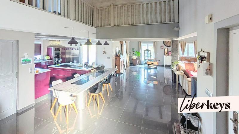 Propriété - 276 m² - 9 pièces