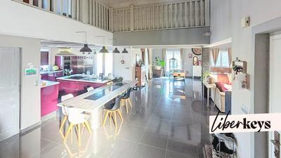 Propriété - 276 m² - 9 pièces