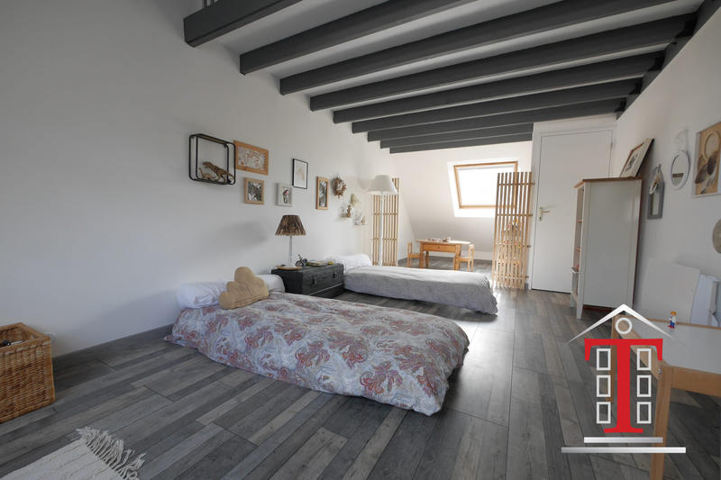 Maison - 202 m² - 8 pièces