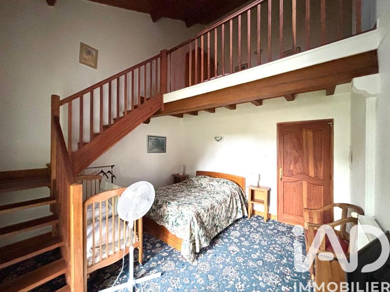 Maison - 403 m² - 16 pièces