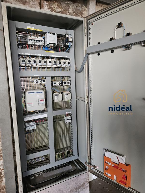 Local d'activités - 713 m²