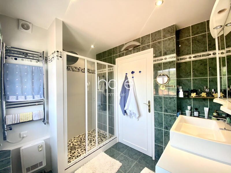 Maison traditionnelle - 179 m² - 6 pièces