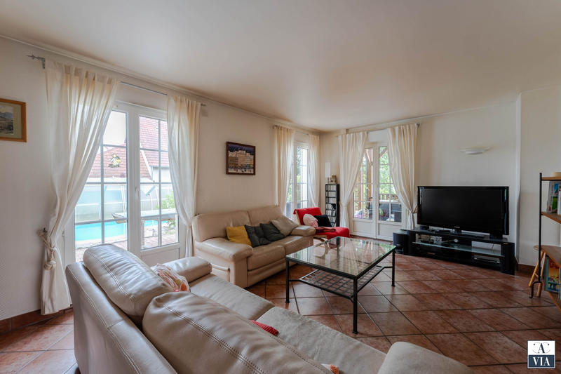 Maison - 193 m² - 6 pièces