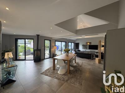 Maison - 232 m² - 7 pièces