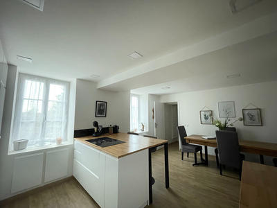 Maison - 221 m² - 7 pièces