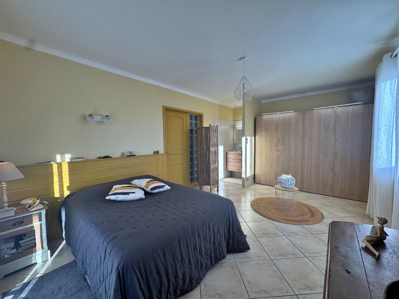 Maison - 213 m² - 7 pièces