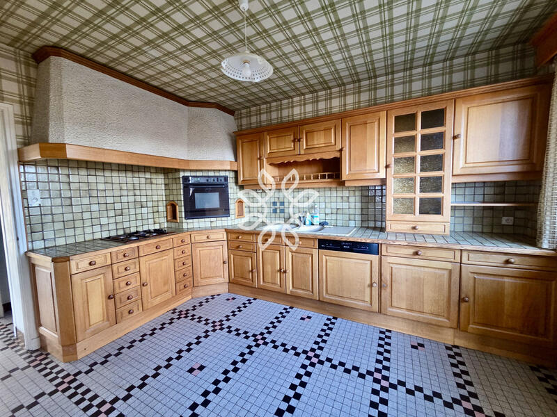 Maison - 146 m² - 9 pièces