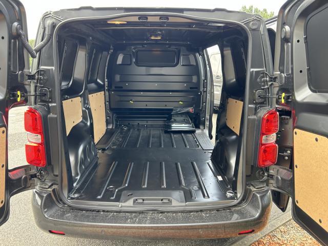 Opel Vivaro Fourgon 24991.00 Ht - m 2.0 Bluehdi 145 Ch Eat8 Pack Look Camera Gris Titane Jumpy Expert