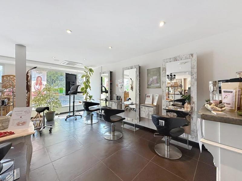 Local commercial - 108 m² - 5 pièces