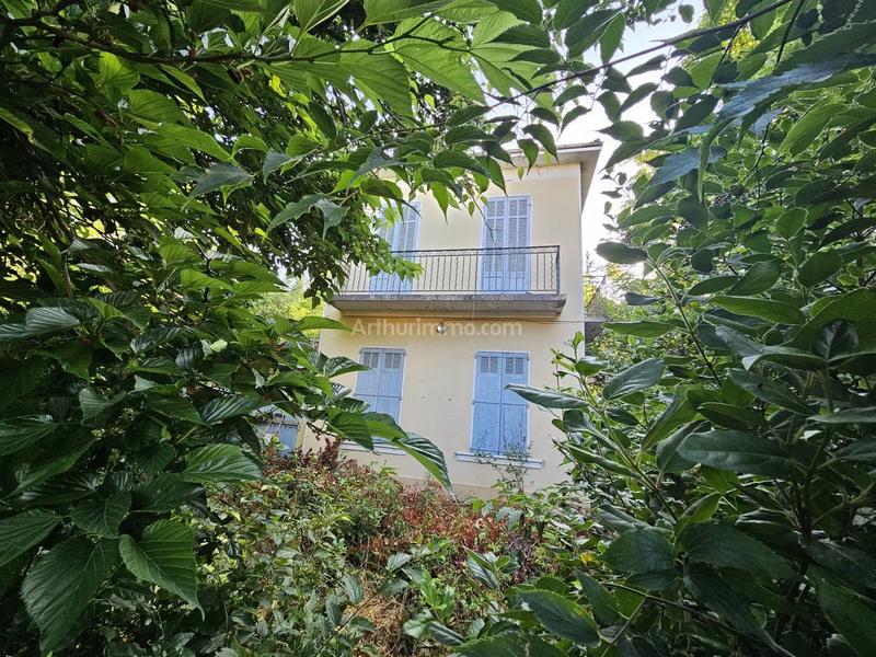 Maison - 140 m² - 9 pièces