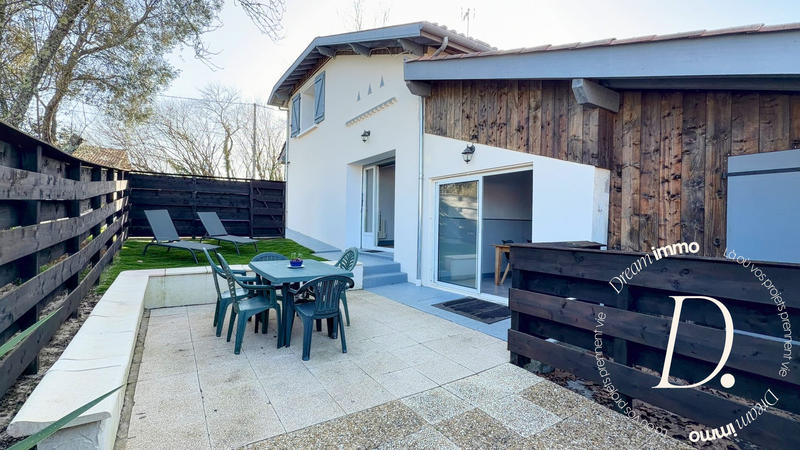 Maison - 211 m² - 7 pièces