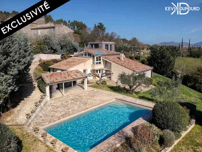 Villa - 285 m² - 11 pièces