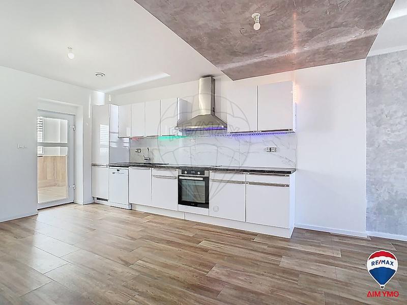 Appartement - 100 m² - 3 pièces