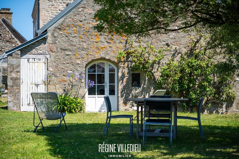 Maison - 296 m² - 11 pièces