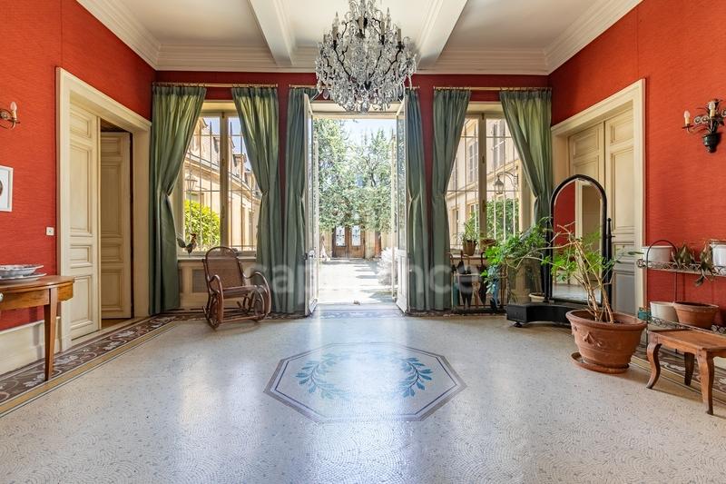 Appartement bourgeois - 260 m² - 6 pièces