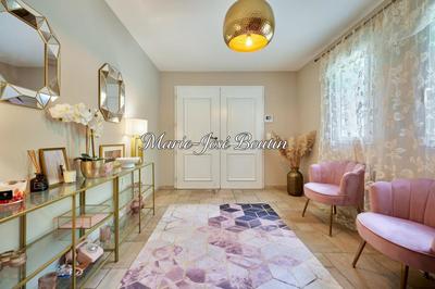 Maison - 230 m² - 7 pièces