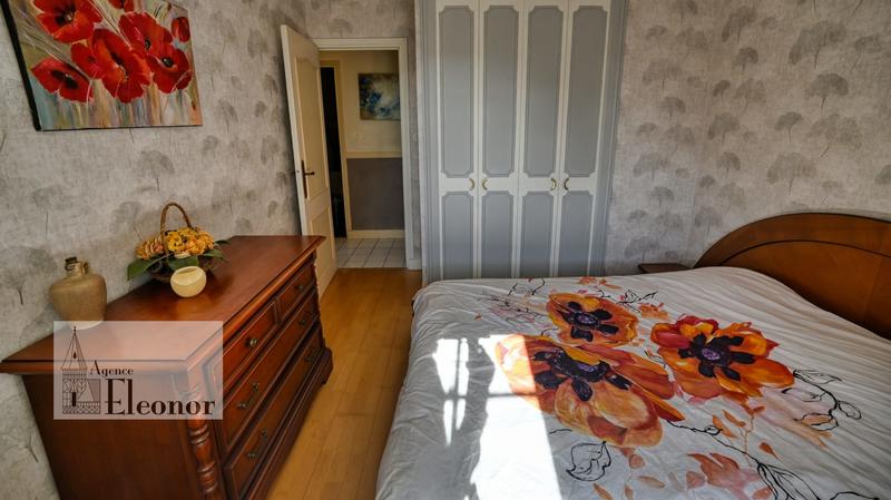 Maison - 208 m² - 9 pièces