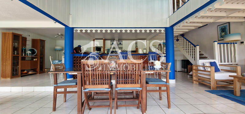 Maison - 349 m² - 9 pièces