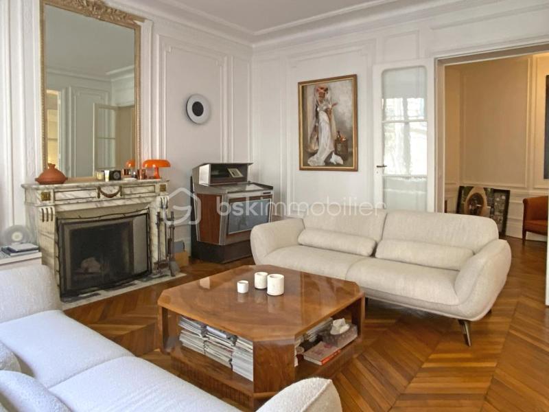 Appartement - 164 m² - 6 pièces