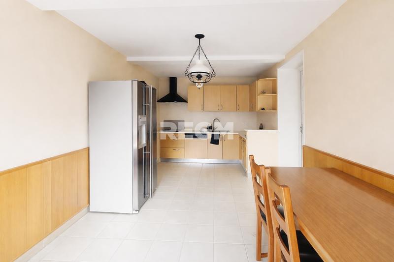 Propriété - 106 m² - 4 pièces